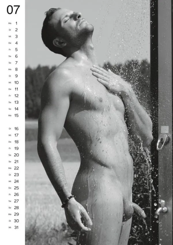 Real Cocks 2025 Pin-up Kalender - 10 x 12 knackige Kerle - A4-Format Real Cocks 2025 Pin-up Kalender - 10 x 12 knackige Kerle - A4-Format