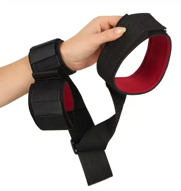 You2Toys Sex-Fesseln: Hals- und Handfessel Schwarz/Rot (2 Stück) You2Toys Sex-Fesseln: Hals- und Handfessel Schwarz/Rot (2 Stück)