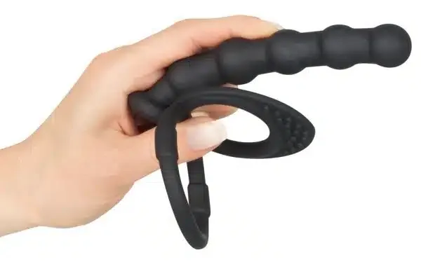 Black Velvets Doppelring mit Analdildo - Perfekter Halt und doppelte Penetration Black Velvets Doppelring mit Analdildo - Perfekter Halt und doppelte Penetration