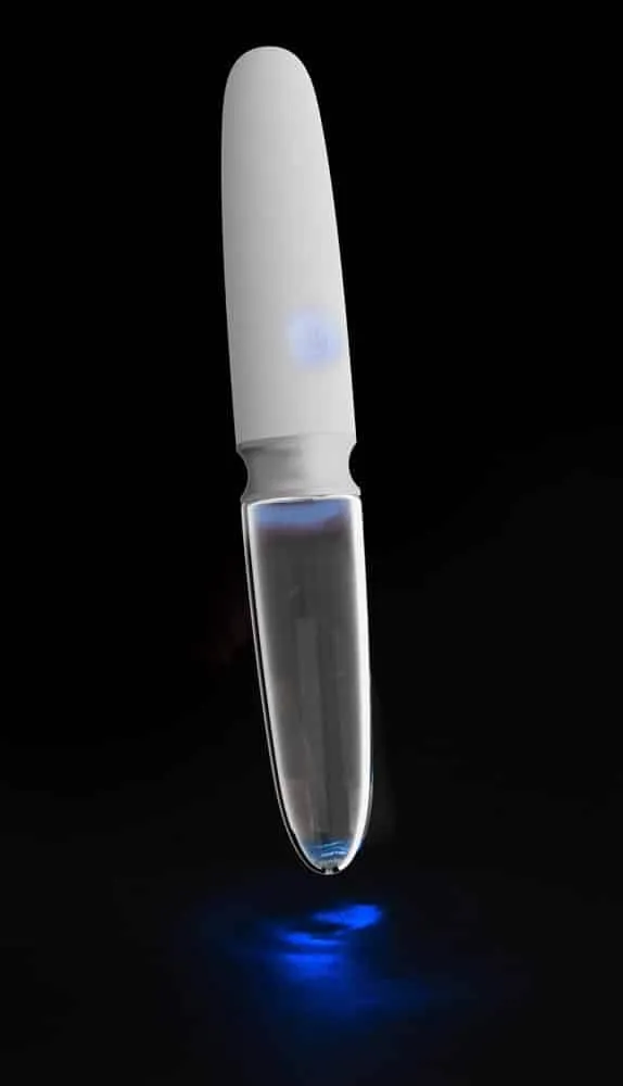 Liaison Straight LED Vibrator - Silikon & Glas, 10 Vibrationsmodi, wiederaufladbar Weiß/Transparent Liaison Straight LED Vibrator - Silikon & Glas, 10 Vibrationsmodi, wiederaufladbar Weiß/Transparent