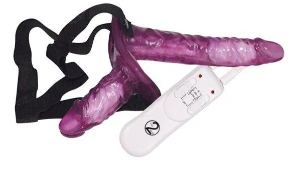 You2Toys Vibrating Strap-On Duo - Doppelter Spaß beim Rollenspiel! You2Toys Vibrating Strap-On Duo - Doppelter Spaß beim Rollenspiel!
