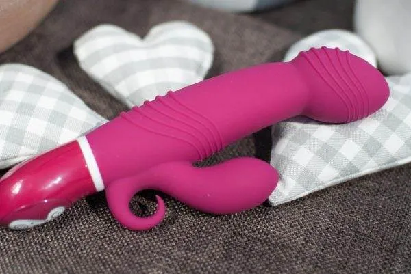 Close2you Flores Piccolo - Rabbitvibrator mit LED-Anzeige bordo Close2you Flores Piccolo - Rabbitvibrator mit LED-Anzeige bordo