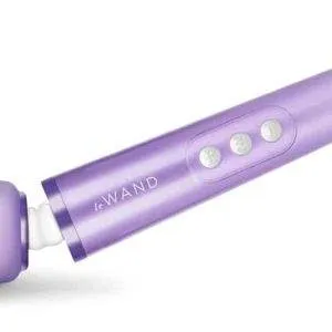 le Wand Petite Rosegold - Kompakter Massagestab für unterwegs Violett le Wand Petite Rosegold - Kompakter Massagestab für unterwegs Violett – Bild 3