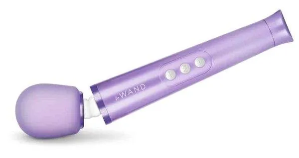 le Wand Petite Rosegold - Kompakter Massagestab für unterwegs Violett le Wand Petite Rosegold - Kompakter Massagestab für unterwegs Violett