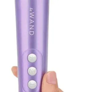 le Wand Petite Rosegold - Kompakter Massagestab für unterwegs Violett le Wand Petite Rosegold - Kompakter Massagestab für unterwegs Violett – Bild 4