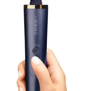 le Wand Petite Rosegold - Kompakter Massagestab für unterwegs Navy le Wand Petite Rosegold - Kompakter Massagestab für unterwegs Navy – Bild 4
