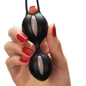 FUN FACTORY SMARTBALLS DUO Liebeskugeln - Beckenbodentraining in Rot 10cm - Made in Germany FUN FACTORY SMARTBALLS DUO Liebeskugeln - Beckenbodentraining in Rot 10cm - Made in Germany – Bild 5