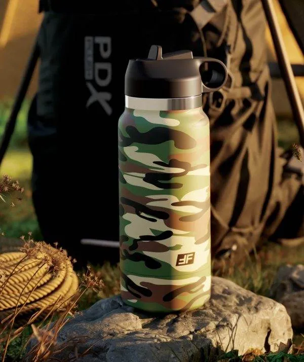 PDX Plus+ Fap Flask Happy Camper Masturbator, Tarnmuster, diskret, unterwegs, raffinierte Stimulationsstruktur, Flip-Top-Saugventil, Daumenschlaufe, lebensechtes Erlebnis, 23,8 cm, 600 g. PDX Plus+ Fap Flask Happy Camper Masturbator, Tarnmuster, diskret, unterwegs, raffinierte Stimulationsstruktur, Flip-Top-Saugventil, Daumenschlaufe, lebensechtes Erlebnis, 23,8 cm, 600 g.