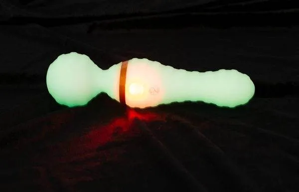 You2Toys Glow in the Dark Wand Vibrator - Leuchtender Massager You2Toys Glow in the Dark Wand Vibrator - Leuchtender Massager