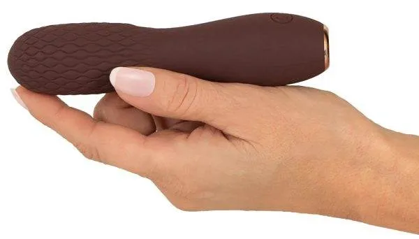 You2Toys Hazel Power-Vibe. Flexibler Kopf, 10 Vibrationsmodi, samtig-seidige Oberfläche. Braun/Gold You2Toys Hazel Power-Vibe. Flexibler Kopf, 10 Vibrationsmodi, samtig-seidige Oberfläche. Braun/Gold