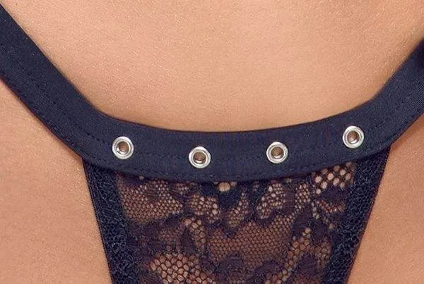 Cottelli LINGERIE Spitzen-Bügel-BH und Riostring-Set, schwarz mit silberfarbenen Ösen Cottelli LINGERIE Spitzen-Bügel-BH und Riostring-Set, schwarz mit silberfarbenen Ösen – Det B