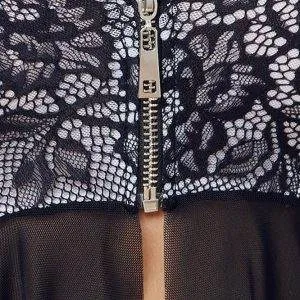 Cottelli LINGERIE Babydoll und String Ouvert Set - Stylisch und Sexy, Weiß/Schwarz, Größe S-XL Cottelli LINGERIE - Stylishes Babydoll & String Ouvert Set, Größe: S/M, Farbe: Schwarz/Weiß – Det