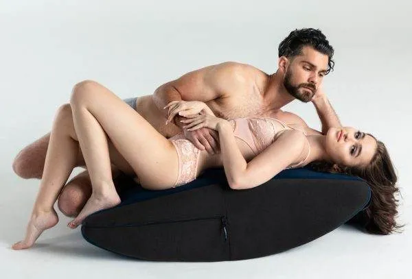 Liberator Love Kissen Scoop Rocker - Schwungvolles Liebeskissen Liberator Love Kissen Scoop Rocker - Schwungvolles Liebeskissen – G
