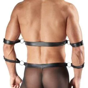 Svenjoyment BONDAGE Set - Harness Pants, Brust-Harness & Hand-/Armfesseln Svenjoyment BONDAGE Set: Harness-Pants, Brust-Harness, 4 Hand-/Armfesseln, Schwarz, Größe L – Rückseite