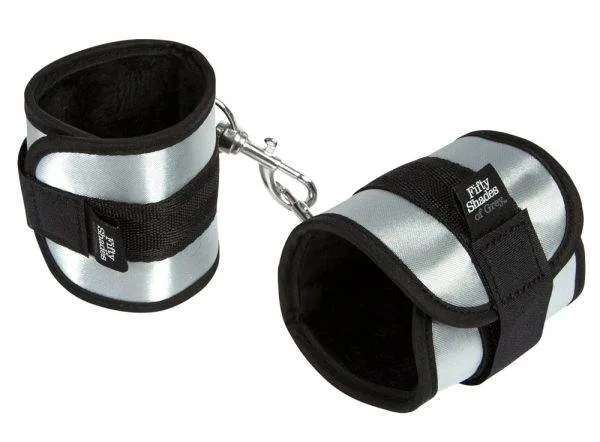 Bondage Fesseln Set - Marke - One Size - Schwarz-Silber - Erotische Handfesseln mit Klettverschluss Bondage Fesseln Set - Marke - One Size - Schwarz-Silber - Erotische Handfesseln mit Klettverschluss – A