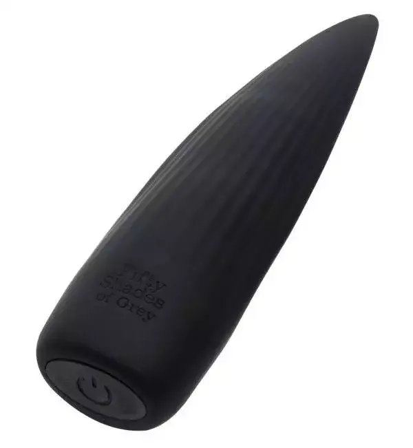 Fifty Shades of Grey Flickering Tongue Vibrator, wasserdicht, wiederaufladbar - Silikon Vibrator 11,2 cm Fifty Shades of Grey Flickering Tongue Vibrator, wasserdicht, wiederaufladbar - Silikon Vibrator 11,2 cm – C