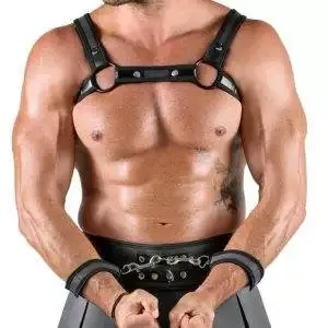Svenjoyment Bondage Schwarzer Gladiatoren-Look Set - Brustharness, Rock & Handfesseln Svenjoyment Bondage Schwarzer Gladiatoren-Look Set - Brustharness, Rock & Handfesseln – B